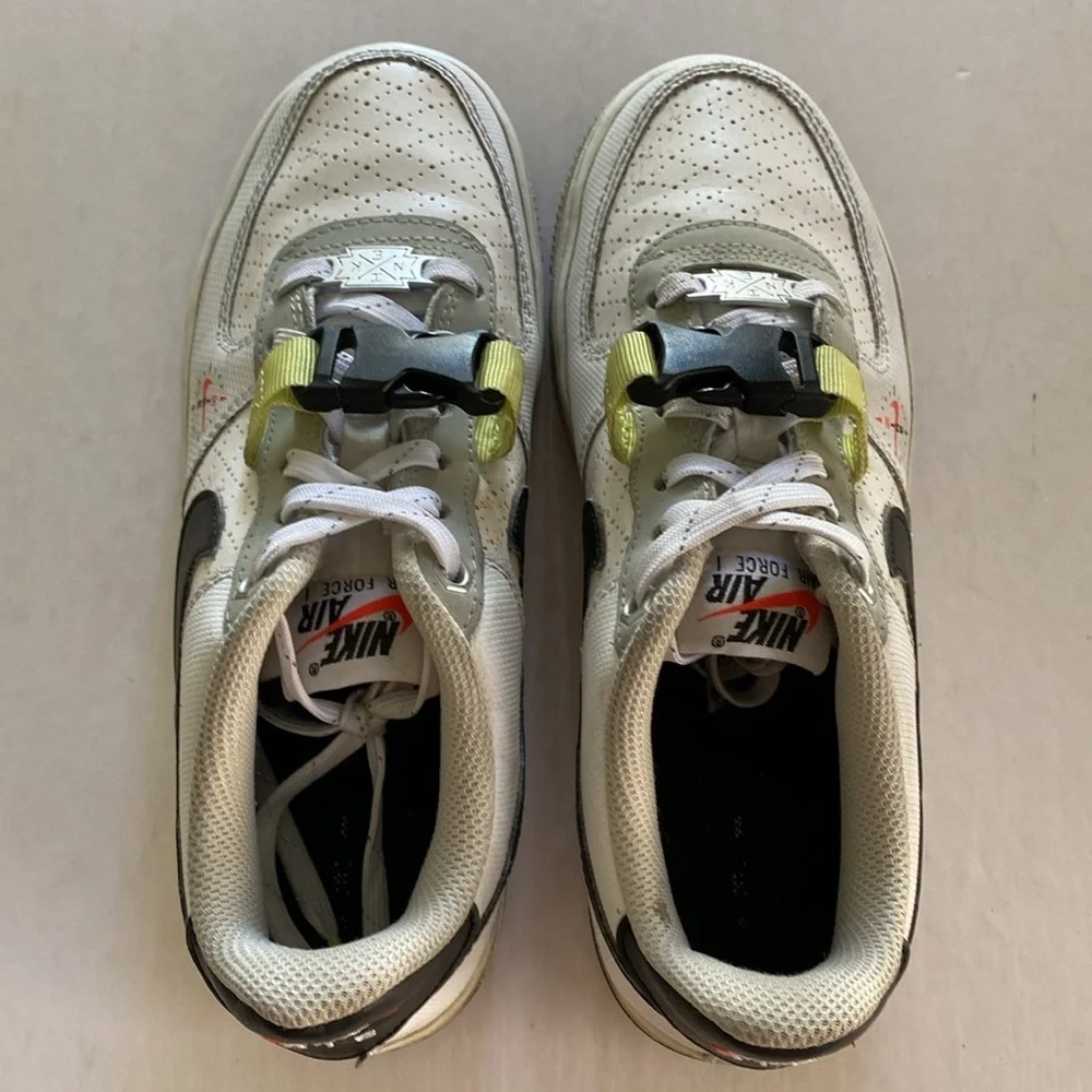 NIKE Air Force 1 Low LV8 DC2532-100 Sneakers Size 4Y